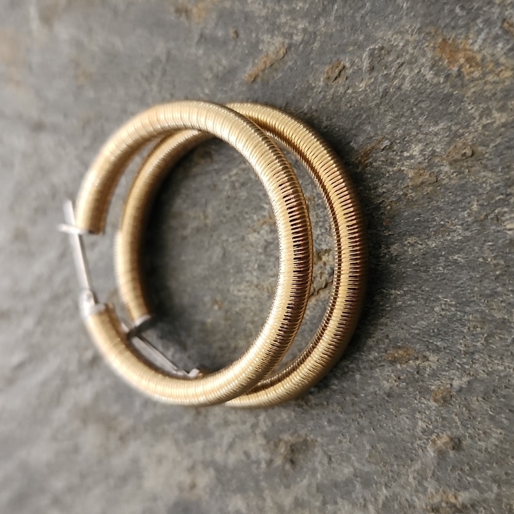 STAINLESS STEEL GOLD TONE Hoop Earrings 1.5 inch Textured Waterproof - Picture 11 of 13